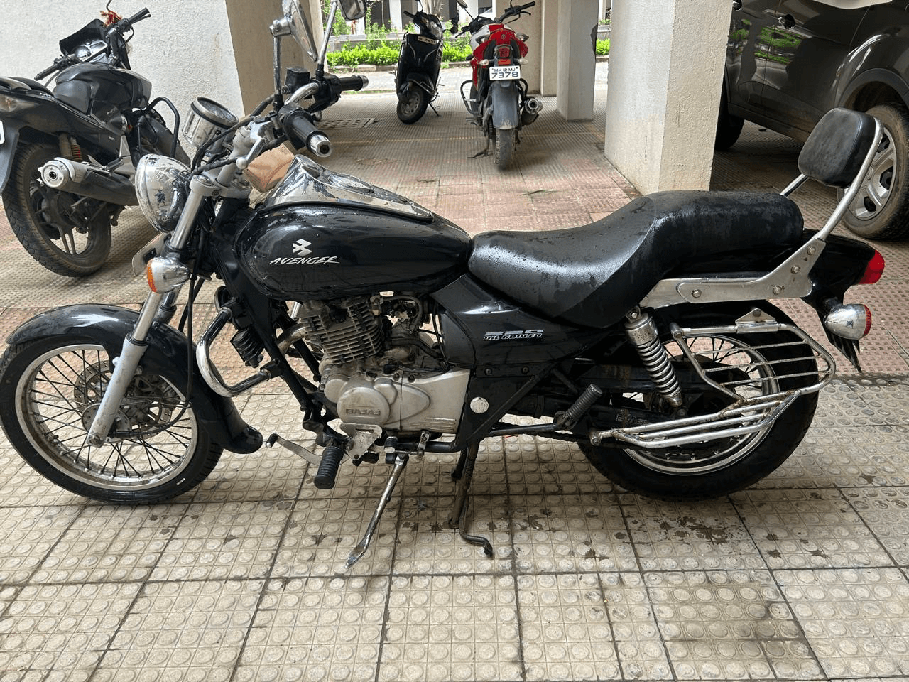 Avenger 220 DTS-i - View 1